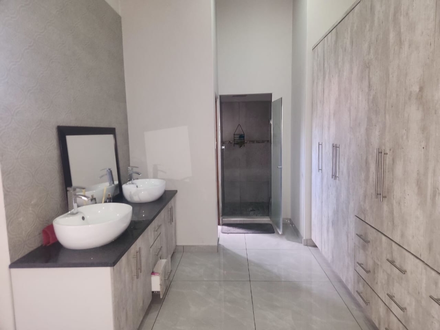 3 Bedroom Property for Sale in Rustenburg Central North West